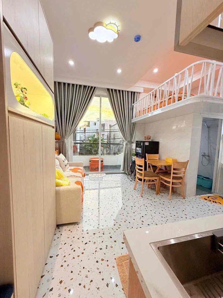 Cho thuê phòng gác ban công 30m² giá 5.5 triệu - Thiết kế hiện đại, vào ở ngay!