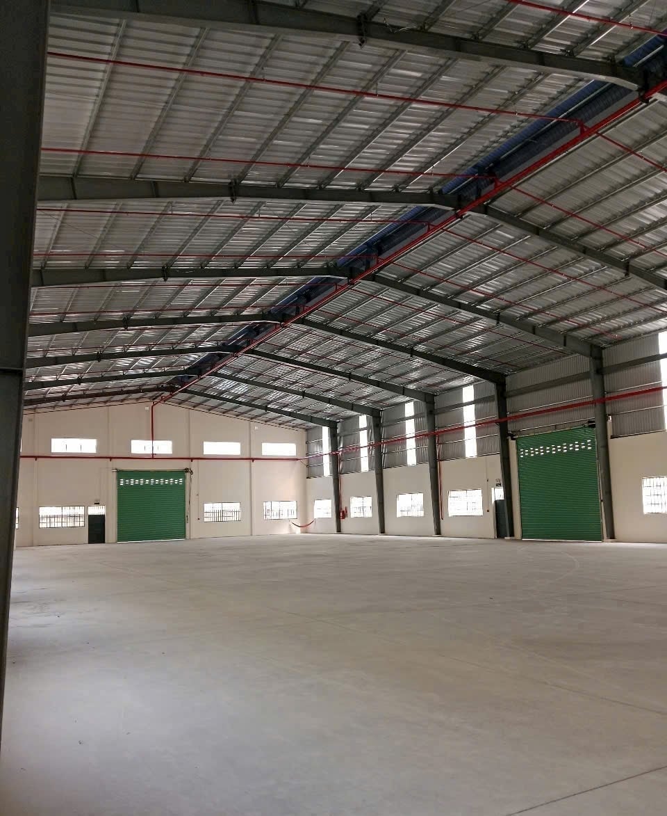 Kho xưởng cho thuê 2.300m² tại Đức Hòa, Long An giá 150 triệu - Đường xe container 24/24!
