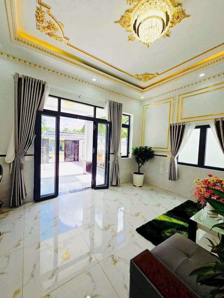 Biệt thự mái Thái tại Phú Tân, Vĩnh Long 200m² giá 2.45 tỷ - Phong cách Tân Cổ Điển sang trọng!