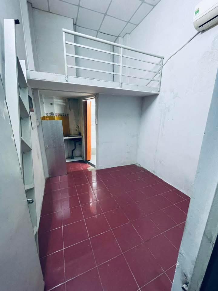 Cho thuê phòng trọ mặt tiền đường Cách Mạng Tháng 8, quận Tân Bình, giá 2.7 triệu - Giờ giấc tự do!