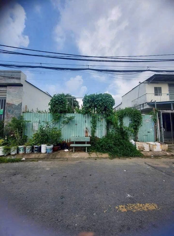 Đất làm nhà xưởng Đông Thạnh 208m² giá 8 tỷ - Mặt tiền tiện lợi!