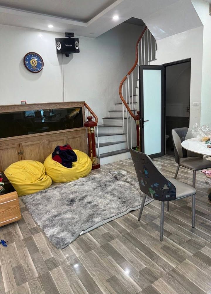 Nhà 3 tầng tại Âu Cơ, Ba Đình 42m² giá 3 tỷ - Thiết kế đẹp, sẵn ở ngay!