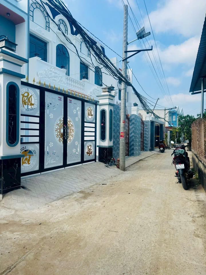 Nhà 1 trệt 1 lửng tại xã Mỹ Lộc, Long An 102m² giá 2.2 tỷ - Sổ đỏ chính chủ, xây dựng tự do!