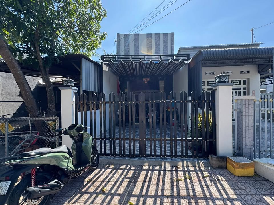 Nhà bán gác lửng 93m² tại đường Trần Phú, An Giang - Giá 2.4 tỷ thương lượng trực tiếp!