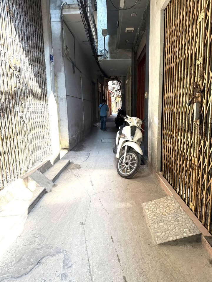 Nhà phố Hai Bà Trưng 12m² giá 390 triệu - Sẵn sàng vào ở ngay!