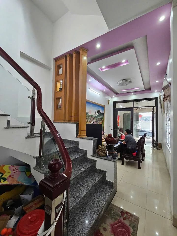 Nhà 3 tầng cốt lệch khu phố Cao Sơn, 70,5m² giá chỉ 3 tỷ - Kinh doanh tốt!