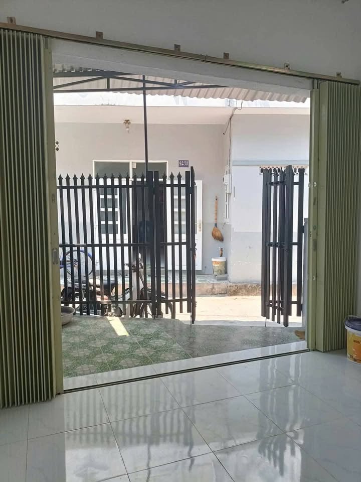 Nhà mới gác lửng hẻm Nguyễn Công Trứ, Tuy Hòa 52.6m² giá 1.3 tỷ - Tiện nghi đầy đủ!