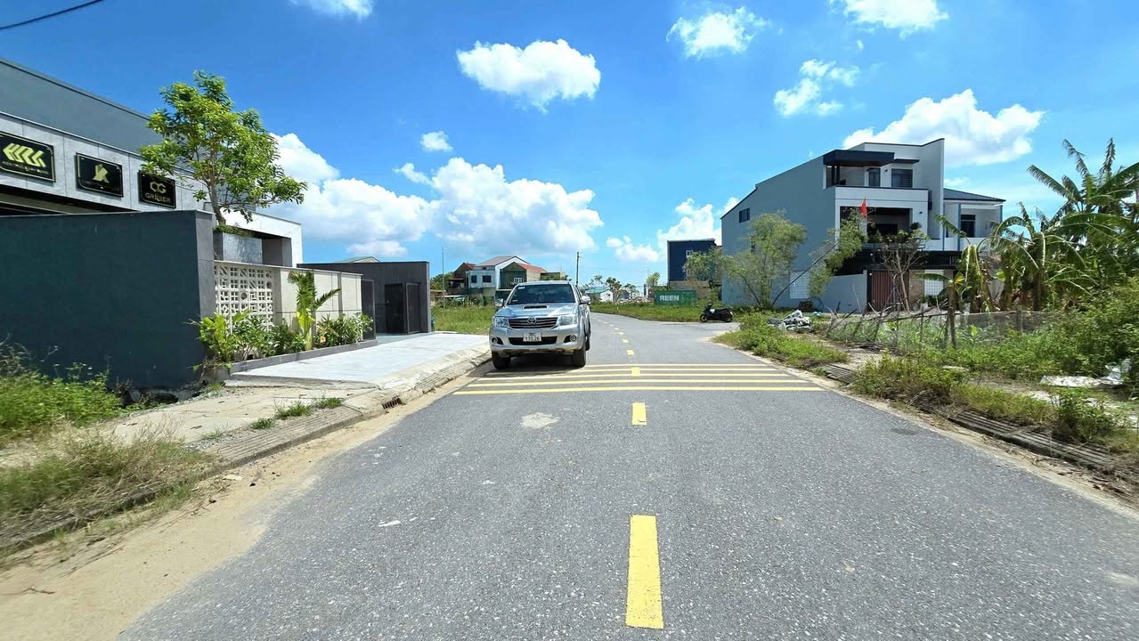 Đất nền Trần Phú, Hà Tĩnh 165.6m² giá 4.5 tỷ - Lô góc 2 mặt tiền thoáng đẹp!