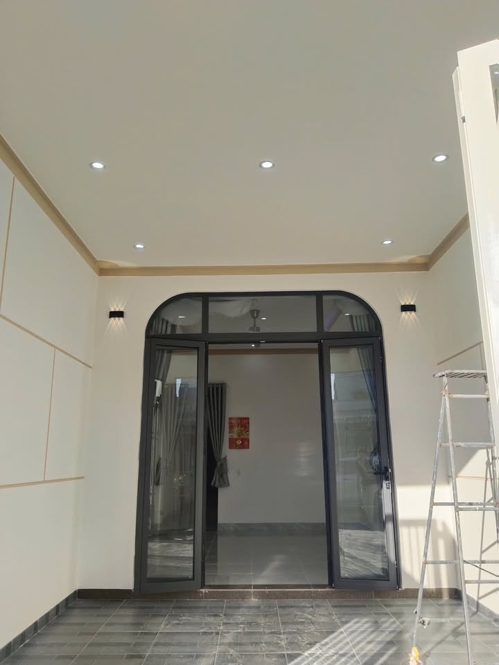 Nhà bán hẻm 70 Nguyễn Chí Thanh, 116m² chỉ 1.39 tỷ - Nhà mới hoàn thiện đẹp mắt!