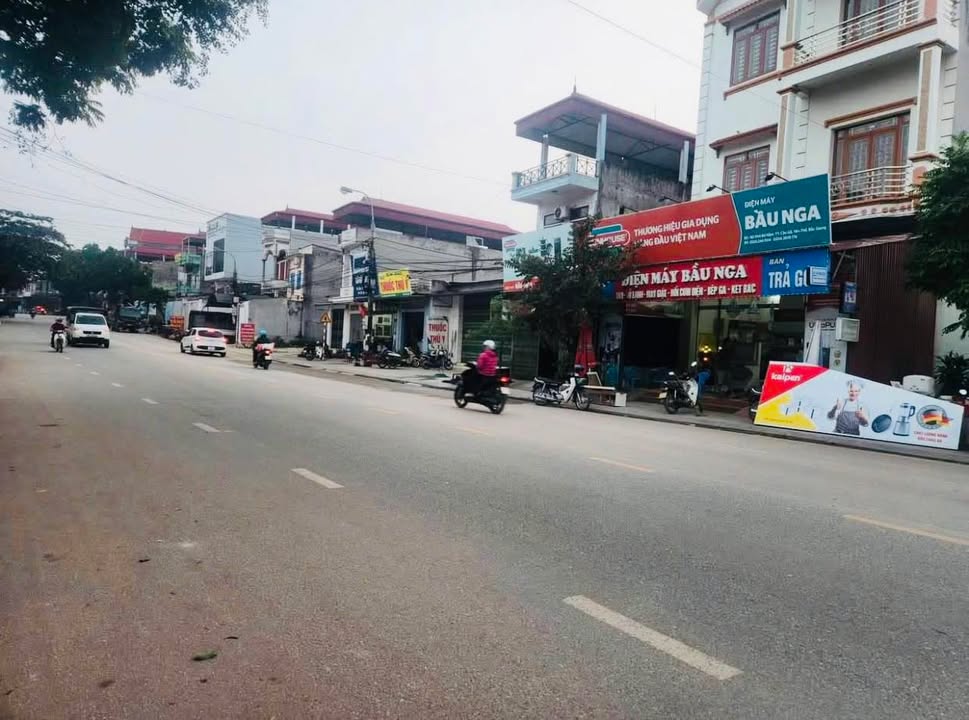 FrontHouse Quốc Lộ 17, Thị Trấn Phồn Xương, 72m² giá 2.7 tỷ - Vị trí kinh doanh lý tưởng!