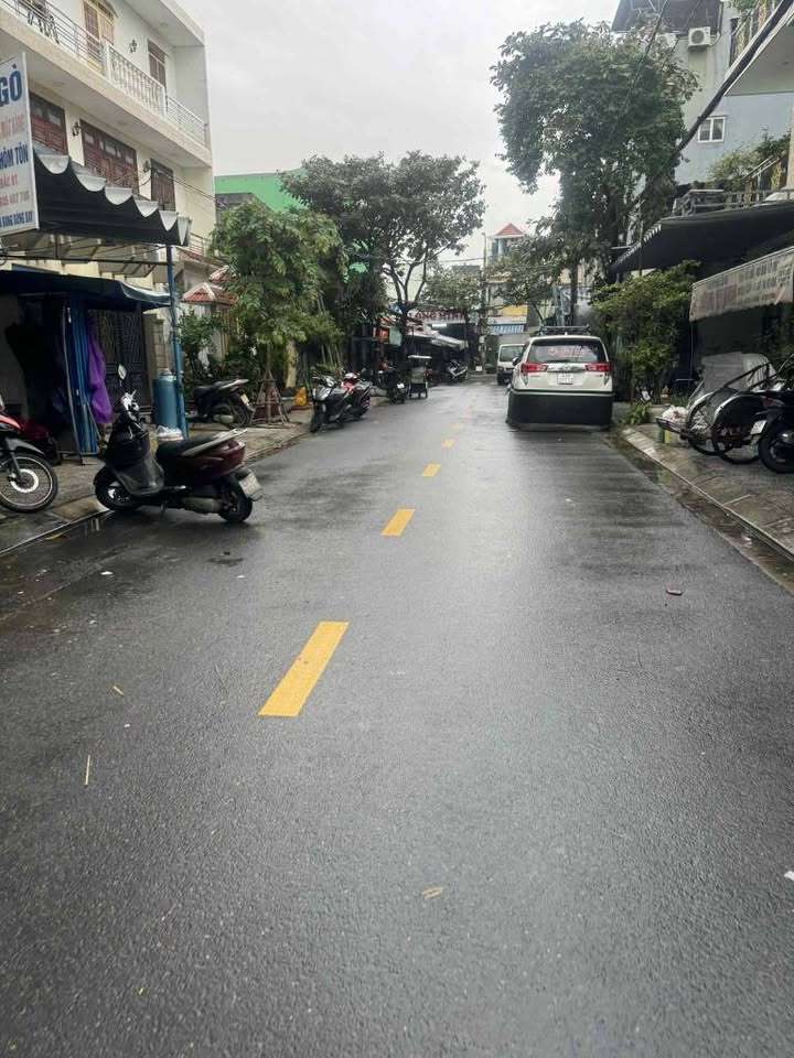 Nhà mặt tiền 105m² Đà Nẵng giá 7.8 tỷ - Kinh doanh sầm uất!