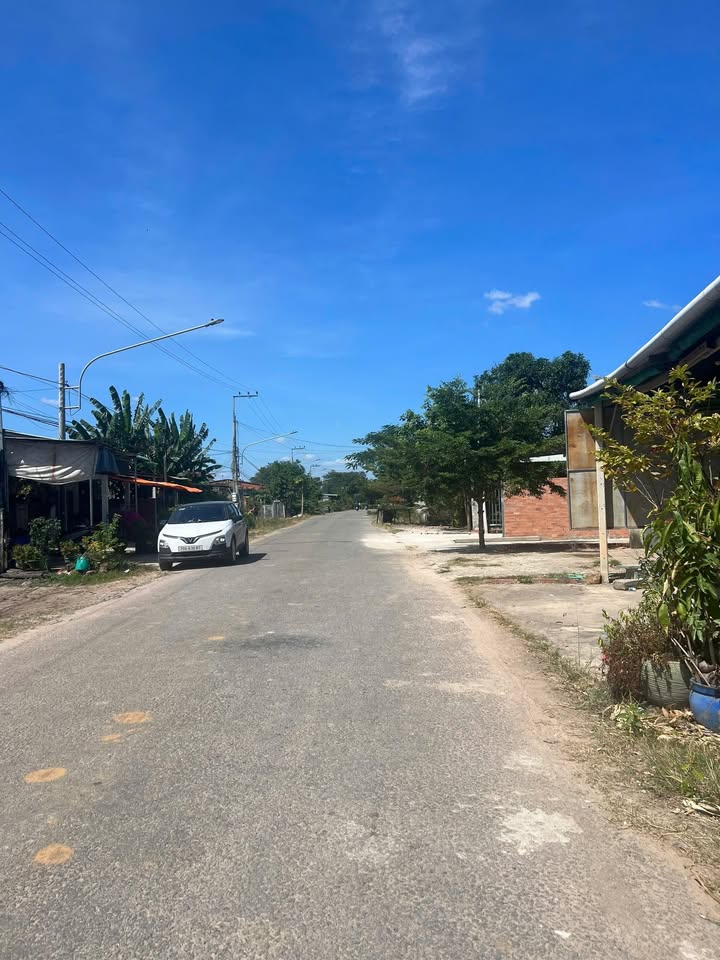 Đất mặt tiền Nhựa, Phường Bình Minh, Tây Ninh 200m² giá 425 triệu - Cơ hội đầu tư tốt!