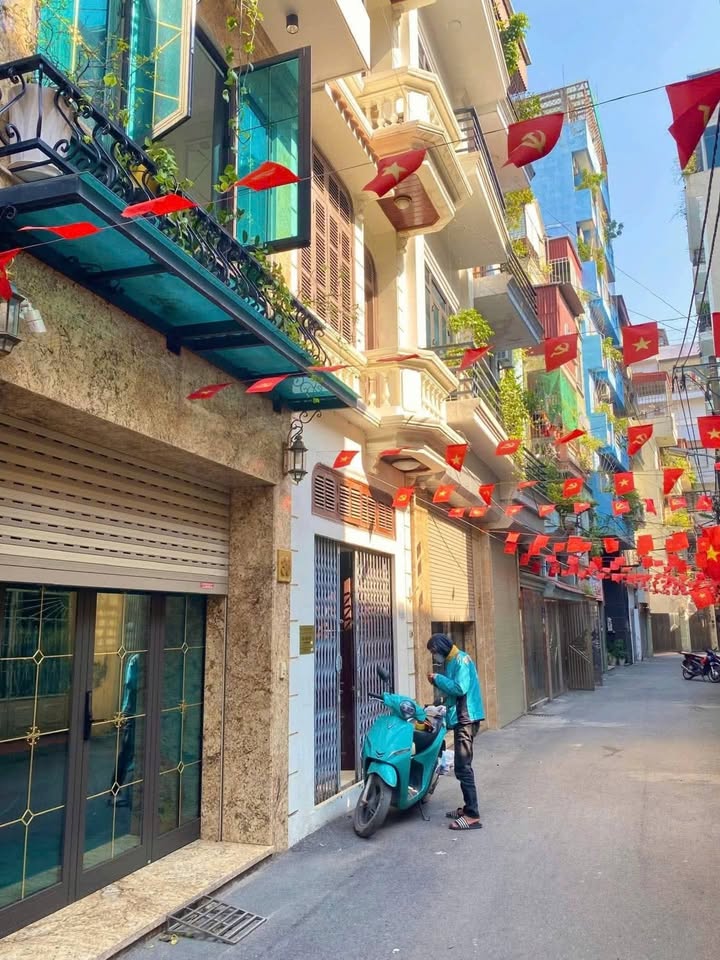 Nhà phố Ngọc Khánh, Ba Đình 40m² giá 19 tỷ - Thiết kế sang trọng, đầy đủ nội thất!