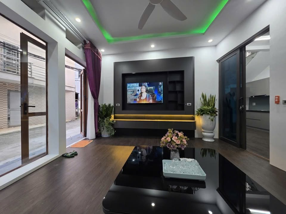 Nhà 3 tầng Nông Trang 82m² giá thỏa thuận - Full nội thất, chỉ việc xách vali vào ở!