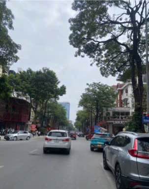 Nhà mặt phố Trung Hòa 110m² giá 50 tỷ - Kinh doanh sầm uất, thang máy tiện lợi!