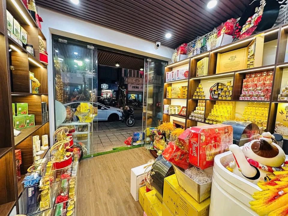 Nhà nguyên căn mặt phố Ngọc Lâm 30m² giá 18 triệu - Vỉa hè rộng, tiện kinh doanh!