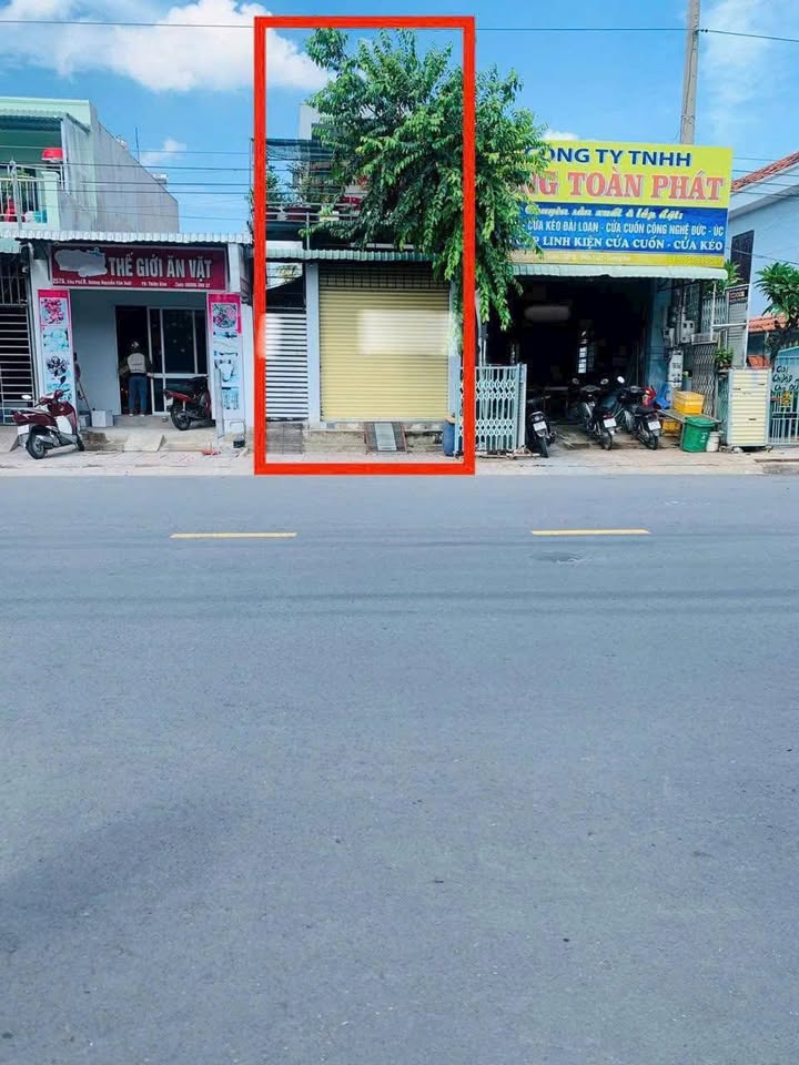 Nhà lầu mặt tiền Nguyễn Văn Tuôi Bến Lức 87m² giá 3.9 tỷ - Vị trí đắc địa cho kinh doanh!