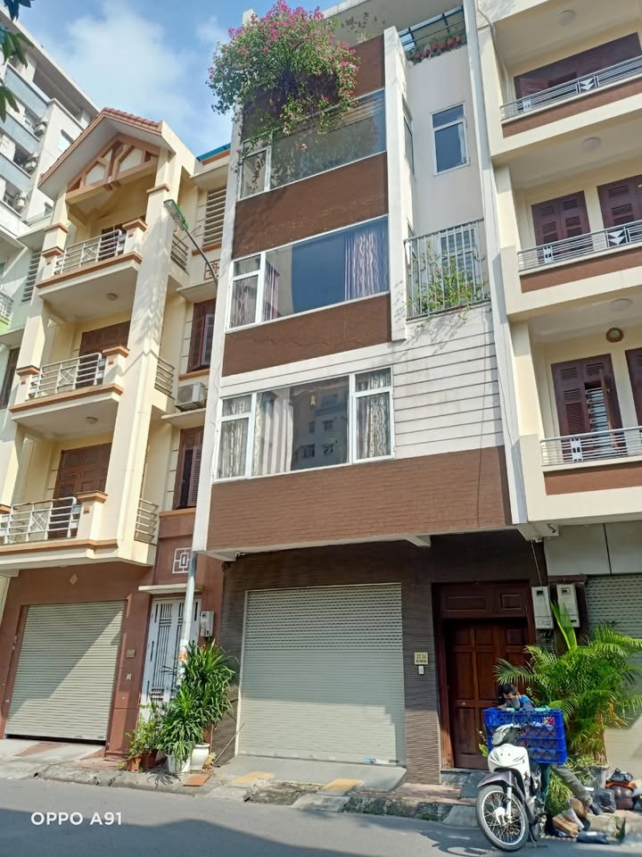 Nhà riêng Nguyễn Khánh Toàn, Cầu Giấy 58m² giá 16 tỷ - Lô góc thoáng mát, gần phố!