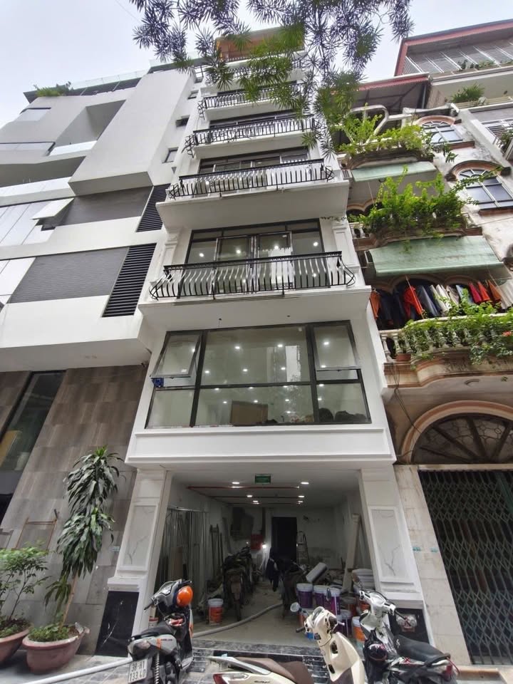 Nhà phố Nguyên Hồng Đống Đa 55m² giá 42 tỷ - Kinh doanh sầm uất!