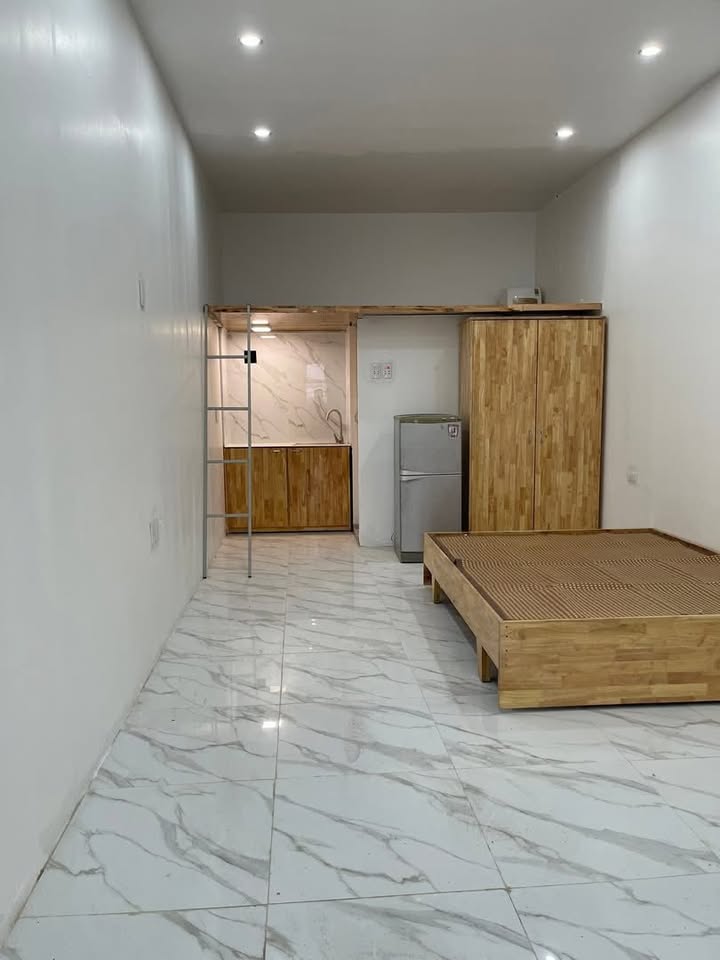 Phòng cho thuê Ngọc Thụy, Long Biên 30m² giá chỉ 2.7 triệu - Không gian sống thoáng đãng và tiện nghi!