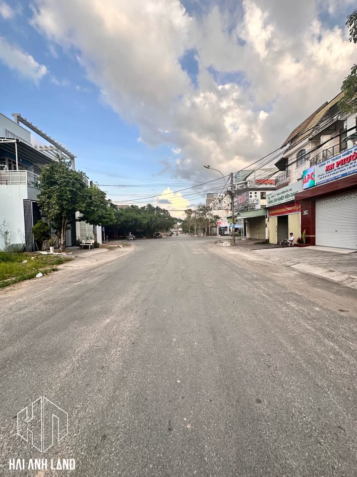 Nhà mặt tiền Tạ Quang Bửu, Rạch Giá 142m² giá 5 tỷ - Đẹp, dọn vào ở ngay!