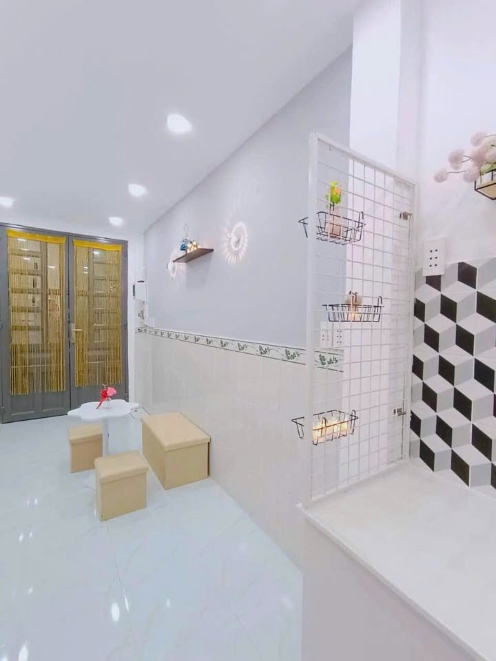 Nhà đẹp 2.5 tấm tại Lạc Long Quân, Quận 11 - Chỉ 1.5 tỷ, Sổ hồng riêng!