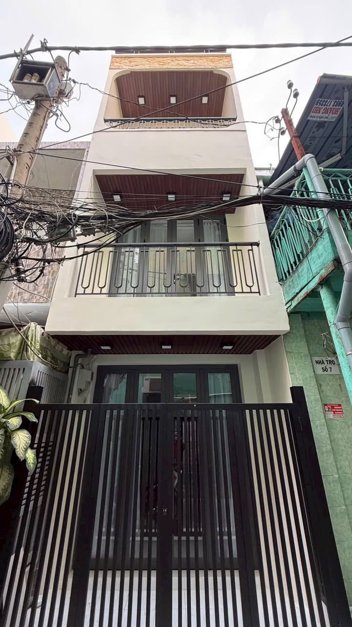 Nhà mới bê tông cốt thép Hậu Giang P5 Quận 6 27.2m² giá 5.9 tỷ - Dọn vào ở ngay!