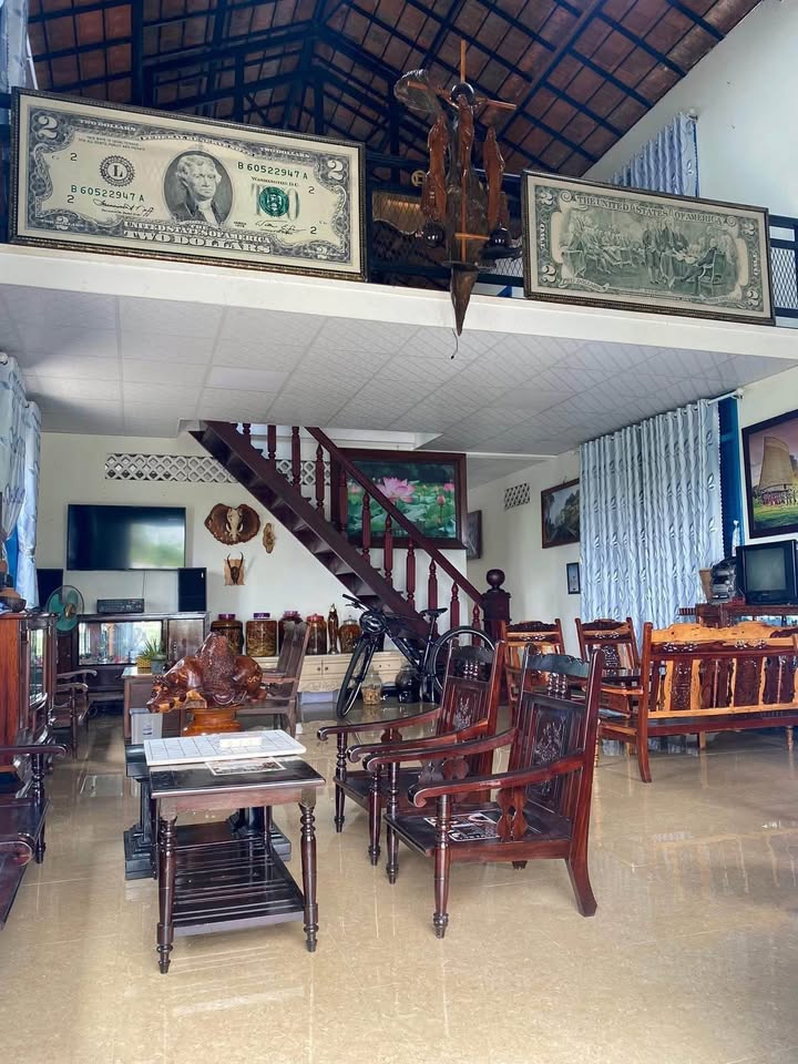 Nhà mặt đường nhựa Đak Rơ Wa, 200m² giá 1.6 tỷ - Kinh doanh sầm uất!