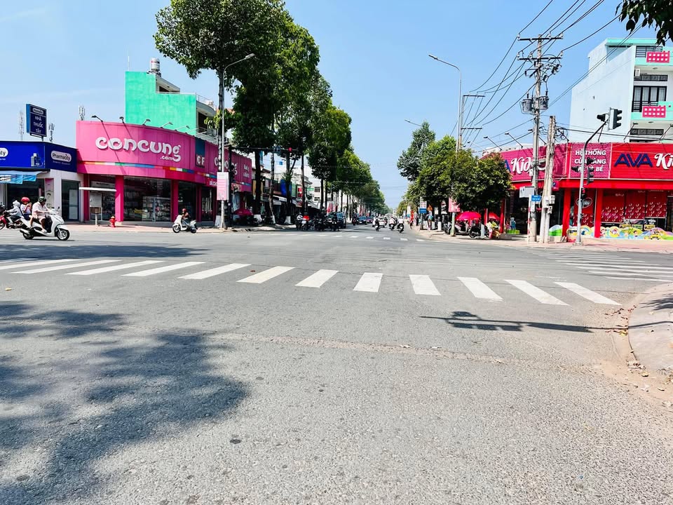 Nhà mặt tiền Hùng Vương, Tân An 64m² giá 12.5 tỷ - Khu vực kinh doanh sầm uất!