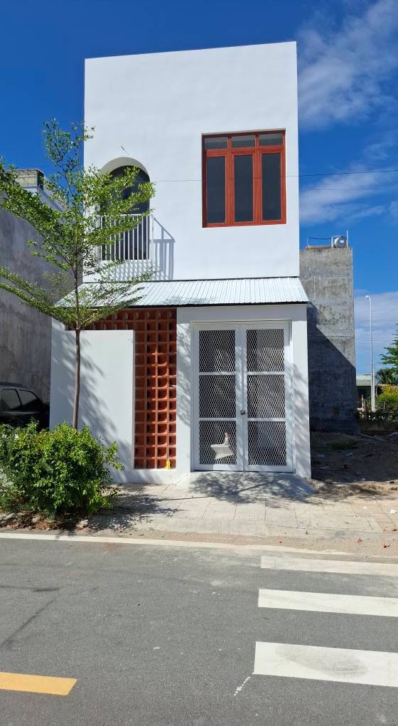 Bán nhà 1 trệt 1 lầu tại Khu Biệt thự Mỹ Hải, Phường Đông Hải, 85m² giá 3.7 tỷ - Nội thất cơ bản, thương lượng tốt!