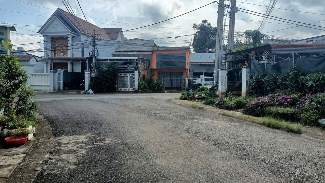 Nhà mặt tiền Lê Văn Tám, Đức Trọng 130m² giá 2.65 tỷ - Kinh doanh thuận lợi!