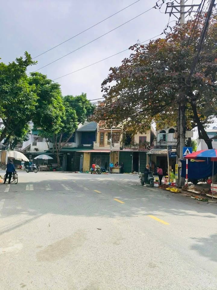 Nhà mặt phố Lê Thanh Nghị 48m² giá chỉ 4.9 tỷ - Kinh doanh đắc địa ngay chợ Bình Lộc!