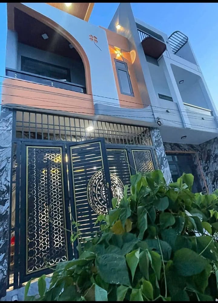 Nhà Long Trạch, Cần Đước 110m² giá 2.5 tỷ - Nhà hoàn công, tặng nội thất!