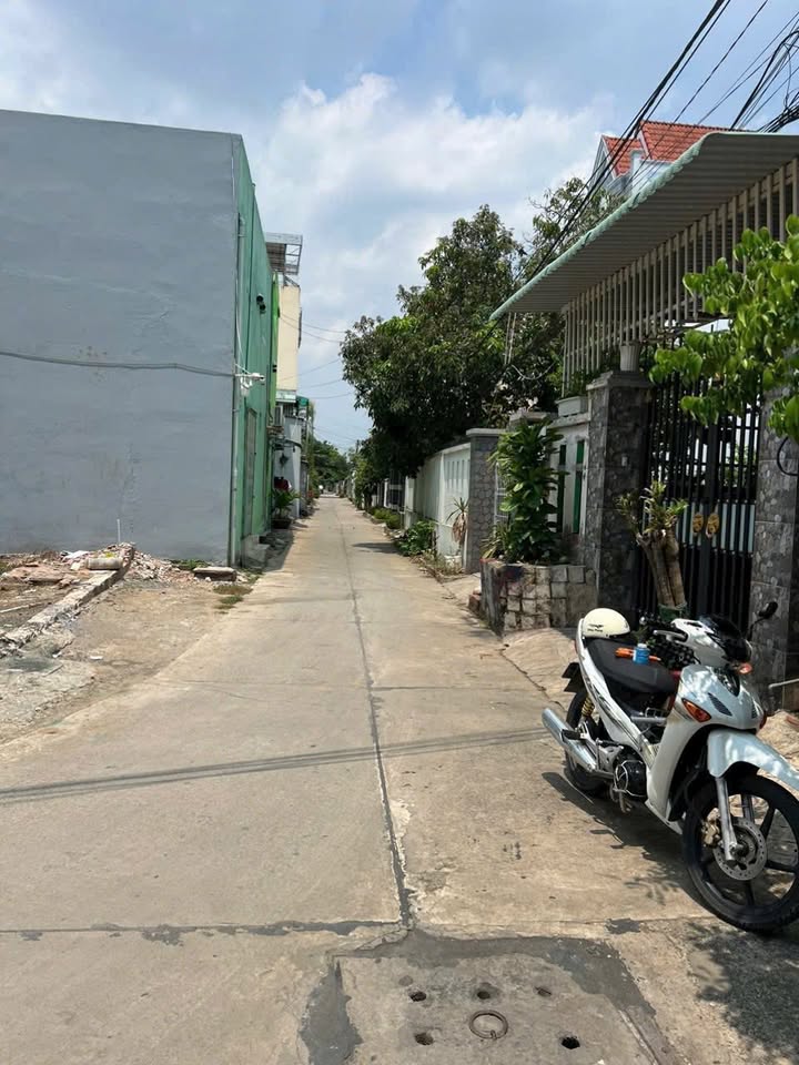 Nhà Bến Lức 108m² giá 2.85 tỷ - Ô tô vào tận nhà, gần nhà thờ