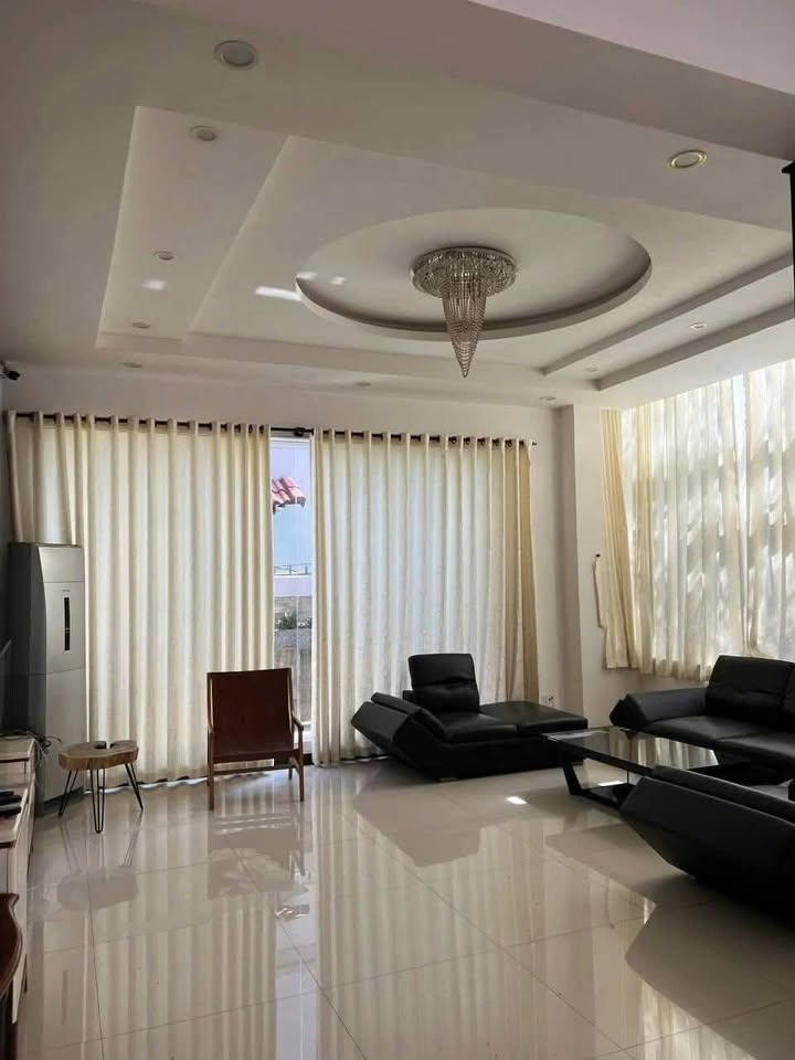Biệt thự ven sông Trần Quỳnh, Phan Thiết 300m² giá 16 tỷ - Thiết kế hiện đại, kinh doanh thuận lợi!