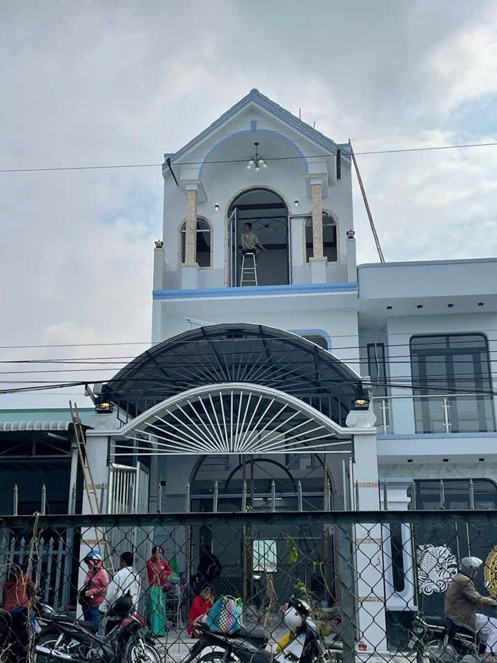 Nhà phố 1 trệt 1 lửng 1 lầu tại mặt tiền đường Huỳnh Thị Luông 79m² giá 2.49 tỷ - Sẵn sàng dọn vào ở ngay!