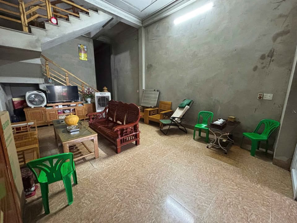 Nhà 2 tầng 100m² tại Phường Quảng Phú, TP Thanh Hóa - Giá chỉ 2.6 tỷ!