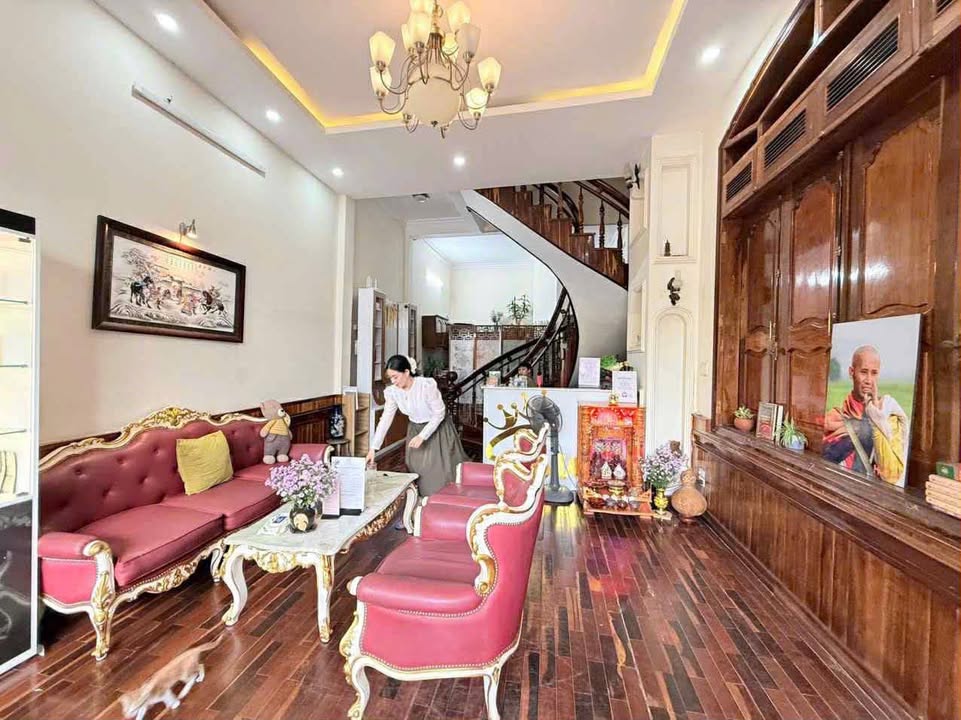 Nhà 1 Trệt 3 Mê Trên Mặt Tiền Đường Trần Phú, Buôn Ma Thuột - Giá Chỉ 7.9 Tỷ!