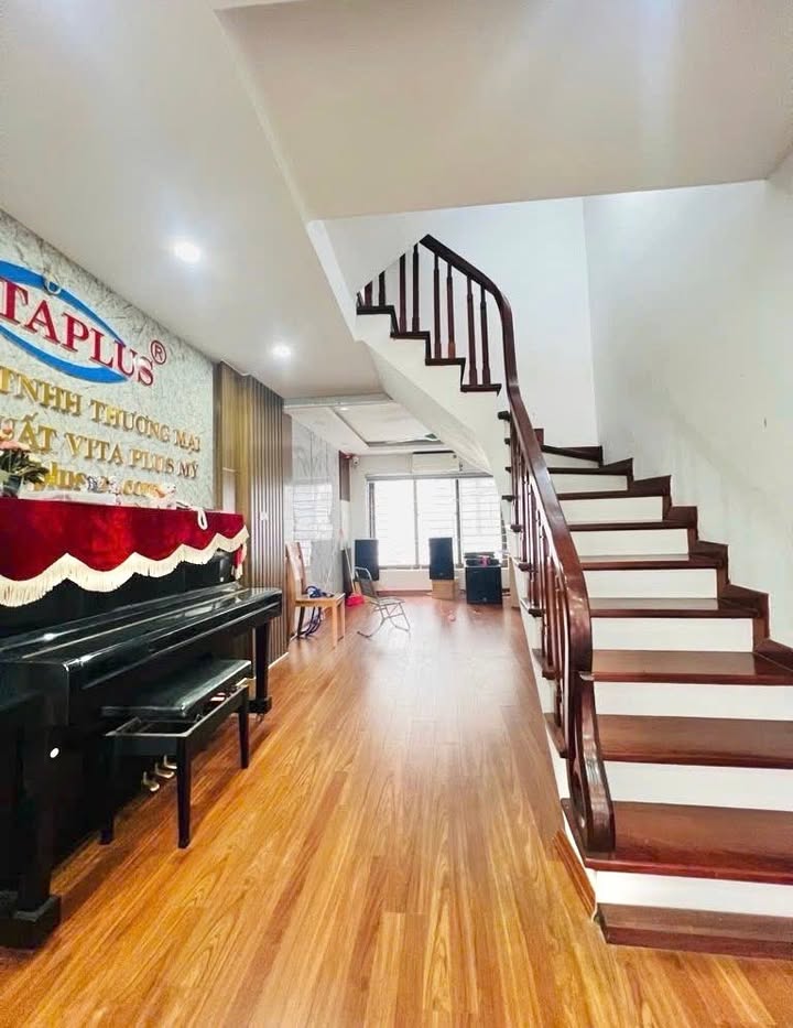 Nhà Kim Giang Hoàng Mai 41m² giá 13 tỷ - Kinh doanh tốt, ô tô đỗ cửa!