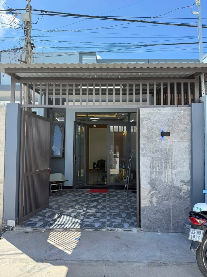 Nhà mới xây hẻm 189 Dương Kỳ Hiệp, TP. Sóc Trăng 100m² giá 1.29 tỷ - Sổ hồng chính chủ