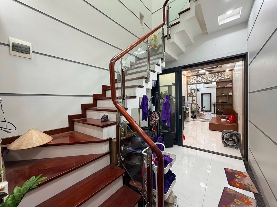 Nhà 2 tầng Nguyễn Văn Cừ Bắc Giang 65m² giá 6 tỷ - Siêu đẹp, full nội thất!