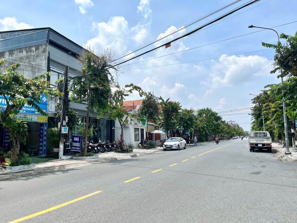 Nhà mặt tiền Huỳnh Văn Nghệ, Thủ Dầu Một 120m² giá 11 tỷ - Đầu tư sinh lời ngay!