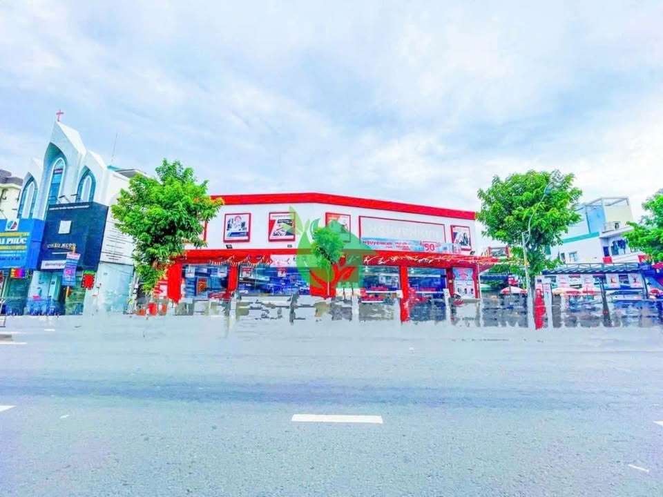 Cho thuê mặt bằng góc 2 mặt tiền 2200m² - Nguyễn Văn Tăng, Thủ Đức - Vị trí đắc địa cho kinh doanh!