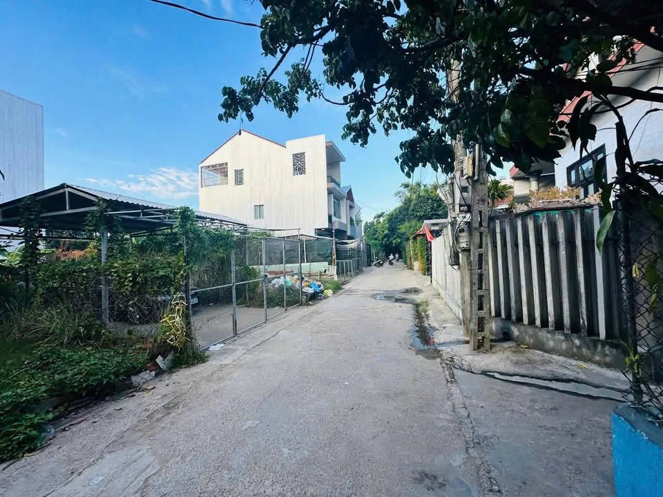 Đất lô góc 2 mặt tiền kiệt 5m Nguyễn Hoàng 102.9m² giá 2.6 tỷ - Khu dân cư yên bình!