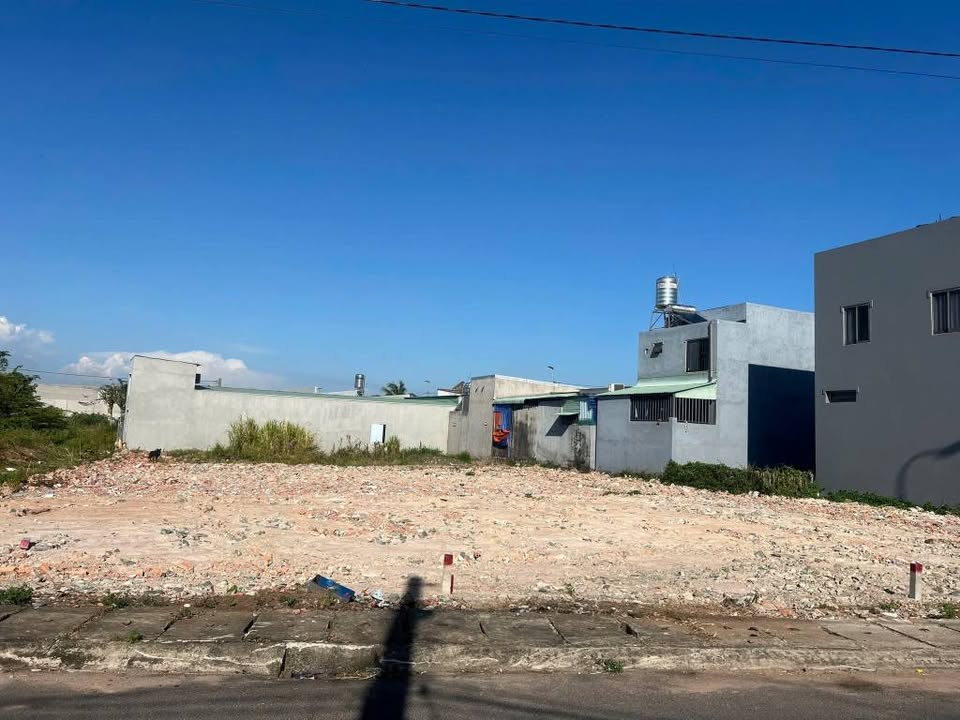 Đất nền Long Điền 180m² giá 1.65 tỷ - Sổ đỏ chính chủ, tiện ích đầy đủ!