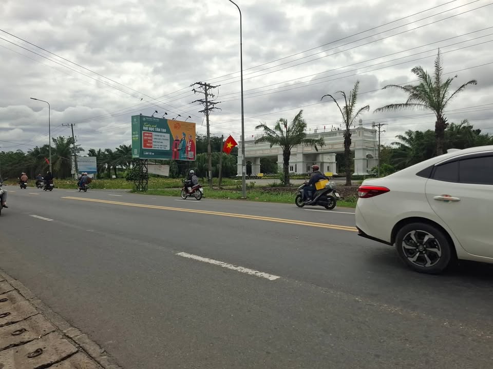 Đất nền mặt tiền đường 824, Đức Hòa, 300m² - Giá tốt, cơ hội đầu tư sinh lời!