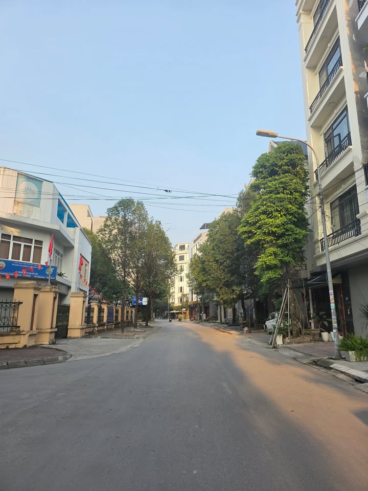 Nhà 3 tầng mặt đường Nguyễn Đăng Sở, Bắc Ninh 75m² giá 13 tỷ - Vị trí trung tâm thuận tiện!