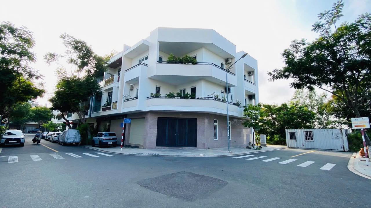 Shophouse KĐT VCN Phước Long 120m² giá 22 tỷ - Dòng tiền ổn định, vị trí đẹp!