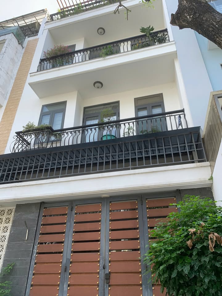 Nhà phố Nguyễn Thị Thập, Quận 7 - 81.7m² giá 9.8 tỷ - Decor đẹp, tiện ích đầy đủ!