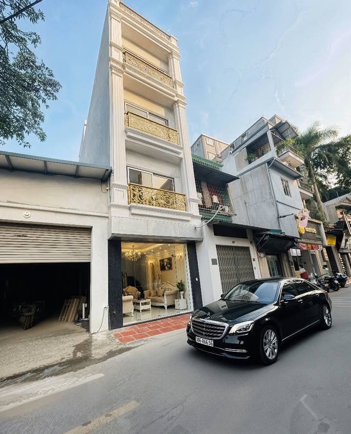 Nhà mặt đường Ỷ La, Dương Nội 52m² giá 16.2 tỷ - Kinh doanh sầm uất!